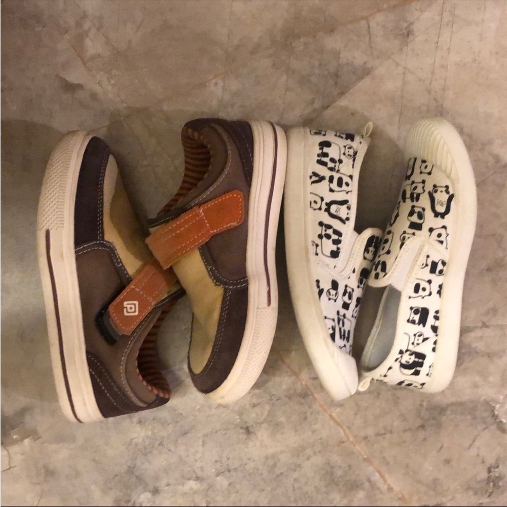 2 Pairs of boy shoes size 11T